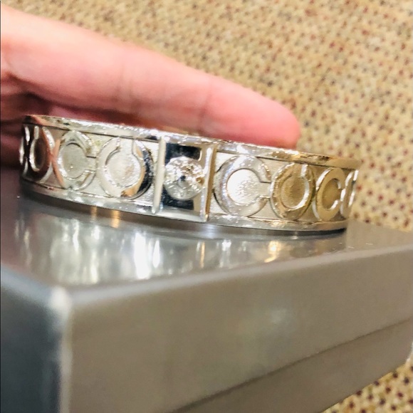 Bracelets - Picture 2 of 6